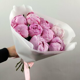 9 розовых пионов