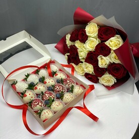 Букет роз и коробка с клубникой в шоколаде