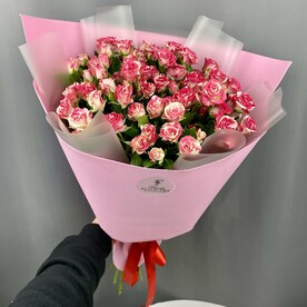 Букет из красных кустовых роз « Фаерворкс»