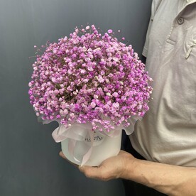 Шляпная коробка из розового гипсофила