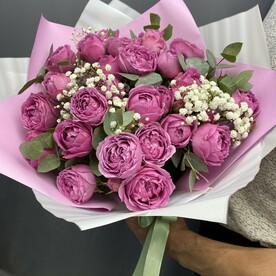 Букет из пионовидной кустовой розы Мисти Баблс