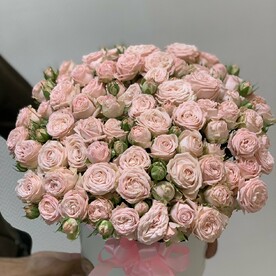 Шляпная коробка из роз