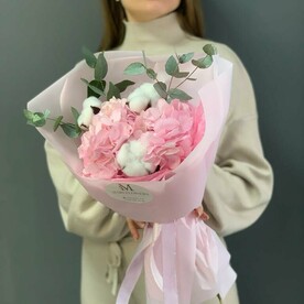 Нежный букет комплимент из гортензии