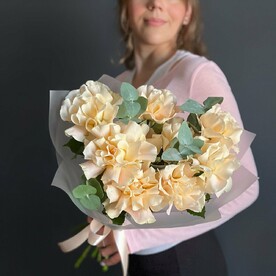Монобукет из ажурных роз с эвкалиптом, 9 шт. Veresk 497