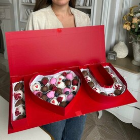 Коробочка с клубникой в шоколаде I love you box