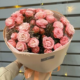 Букет из нежной кустовой розы