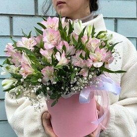 Коробка с альстромерией