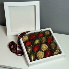 Коробочка с клубникой в бельгийском шоколаде