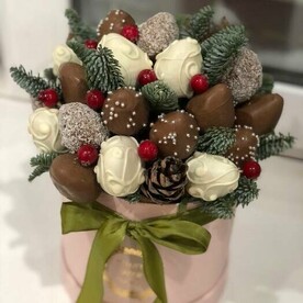 Клубника в шляпной коробке Новый год