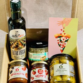 «Вкус Италии» гастрономический набор с оливками, томатами, брускеттой и оливковым маслом Extra Virgin
