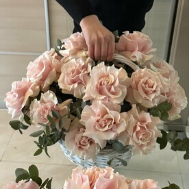 Корзина с розами франция