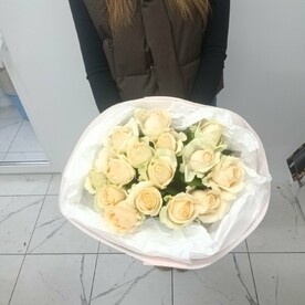 Букет из 15 кремовых роз