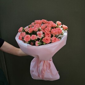 7 кустовых коралловых роз