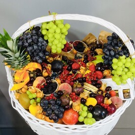 Корзина с фруктами Ягодный Коктейль