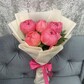 Букет из 5 коралловых пионов